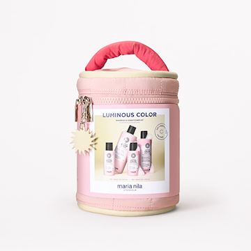 MARIA NILA LUMINOUS COLOUR BEAUTY BAG 2026 (FOLDER)